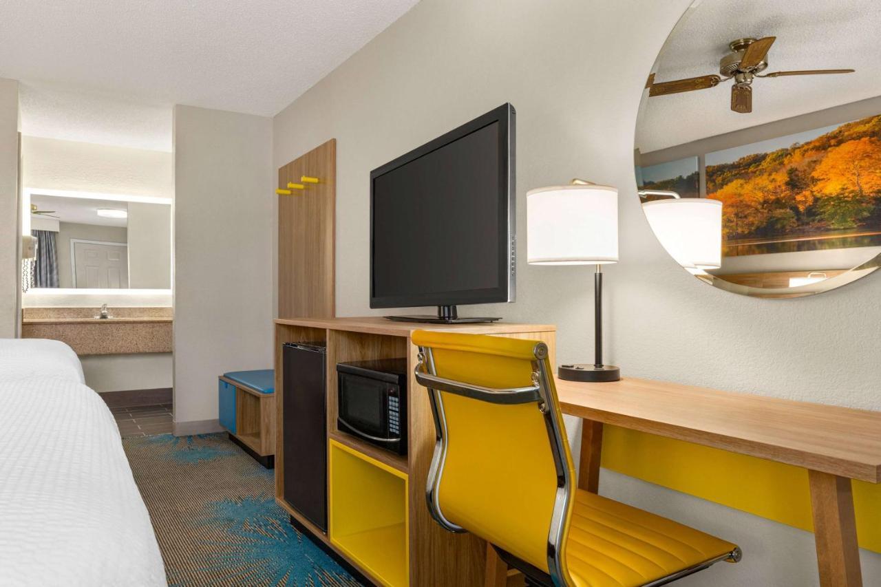 Days Inn By Wyndham Demopolis Екстер'єр фото