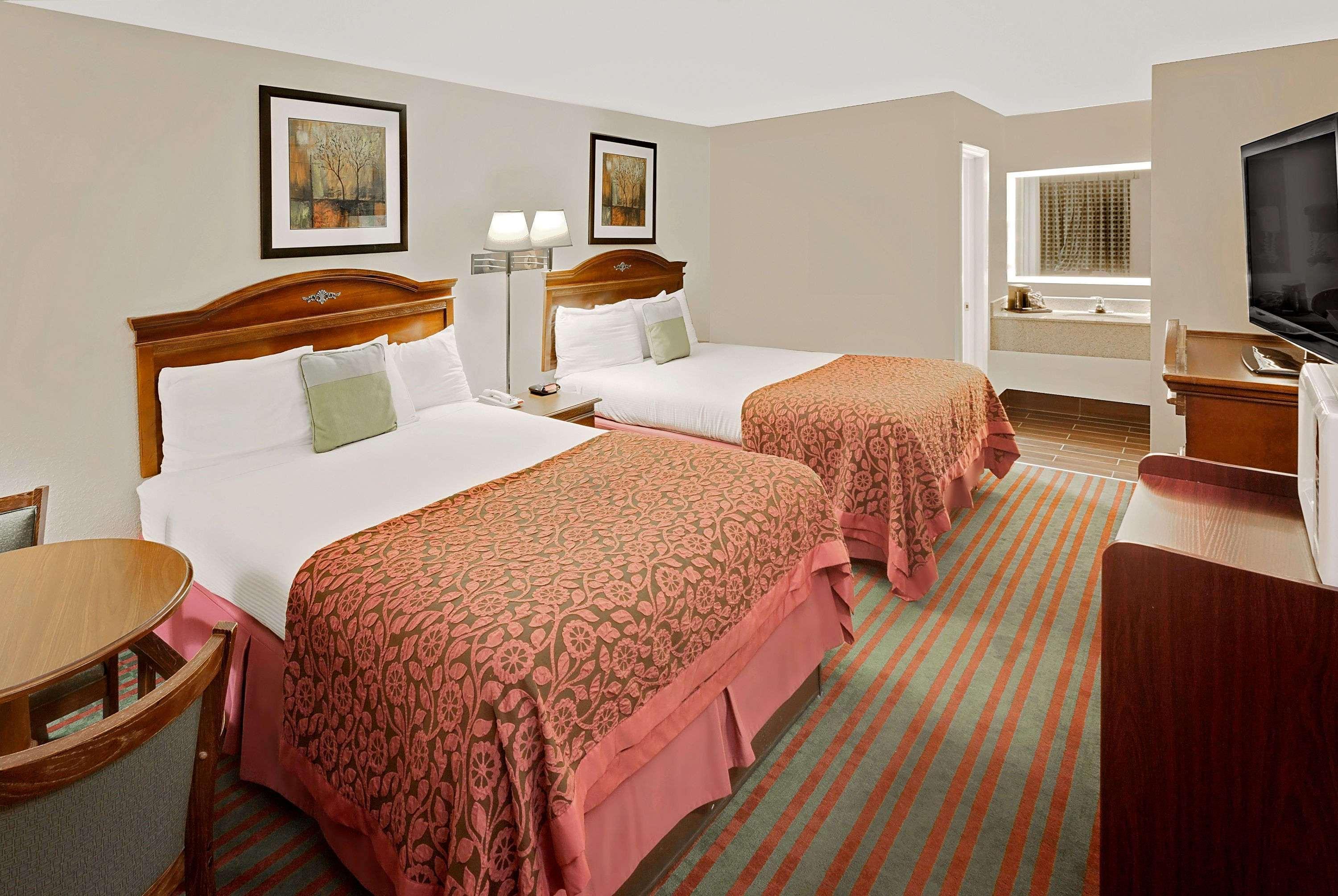 Days Inn By Wyndham Demopolis Екстер'єр фото