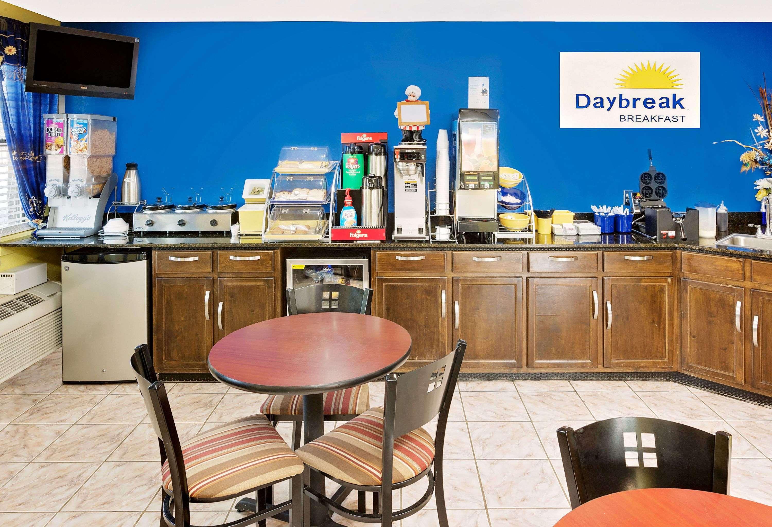 Days Inn By Wyndham Demopolis Екстер'єр фото